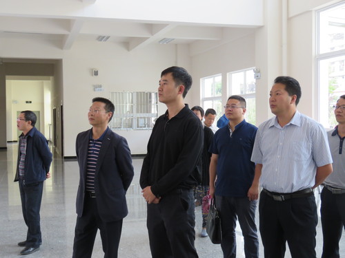 参观法治基地 (2)