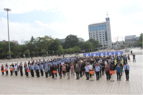 寻甸政法信息第33期 寻甸县举行“99公益日·助力见义勇为”募捐仪式848.png